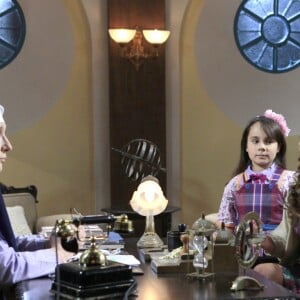 Madre Superiora (Eliana Guttman) chama as responsáveis por Bárbara (Renata Randel) e Frida (Sienna Belle) para uma conversa séria sobre o comportamento das duas, na novela 'Carinha de Anjo'