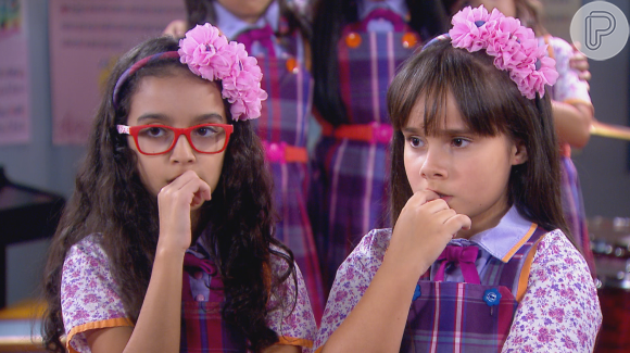 Bárbara (Renata Randel) e Frida (Sienna Belle) encontram um forma fazerem Dulce Maria (Lorena Queiroz) não parcitipar do concurso de talentos no colégio Doce Horizonte , na novela 'Carinha de Anjo'