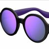O óculos escuros é indispensável e, na havaianas, o modelo está R$279,00