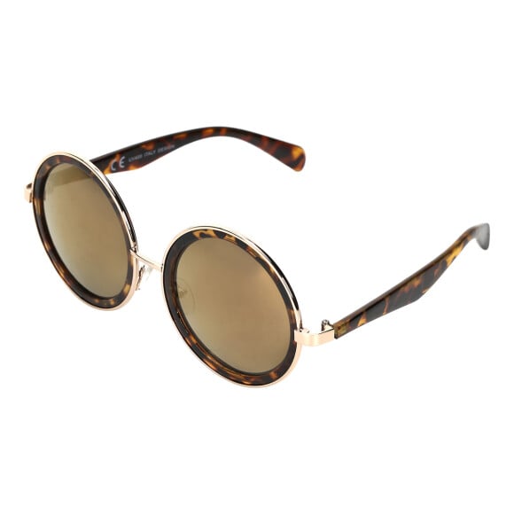 Esses óculos bastante estilosos são vendidos na Zattini por R$ 99,90