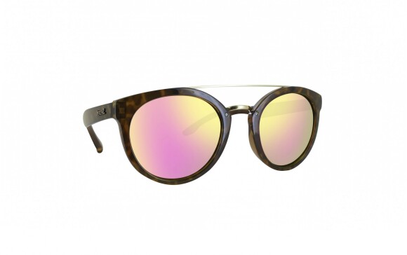 Além de estiloso, o óculos escuro é um acessório tendência para o Lollapalooza e está R$229,90 na Secret