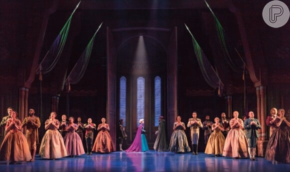 No musical da Broadway, Elsa tem uma cena de aventura e, por isso, seu figurino foi repensado