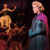Diretor de musical da Broadway define Elsa em figurino de calça: 'Uma guerreira, está fortalecida, está fugindo'