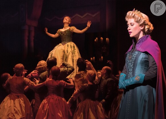 Diretor de musical da Broadway define Elsa em figurino de calça: 'Uma guerreira, está fortalecida, está fugindo'