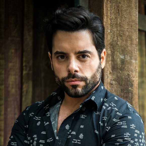 Amaro (Pedro Carvalho) é enfático com Gael (Sergio Guizé) na novela 'O Outro Lado do Paraíso': 'Eu vou dar a ela todo o amor que merece'