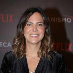 Carol Sampaio prestigiou a pré-estreia da série 'O Mecanismo'