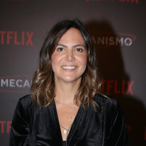 Carol Sampaio prestigiou a pré-estreia da série 'O Mecanismo'
