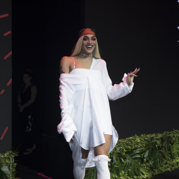 Pabllo Vittar faz cirurgia no nariz: 'Desvio de septo, adenoide e rinoplastia'