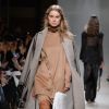 Kristina Fidelskaya aposta na tendência dos tons terroros para desfile na Semana de Moda de Paris para o inverno 2018