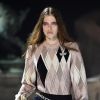 Louis Vuitton traz os tons terrosos em estampas geométricas na Semana de Moda de Paris