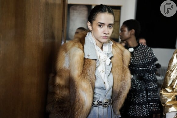 Di Lorenzo Serafini trouxe casacos de pele em tom terrosos para a semana de moda de Milão