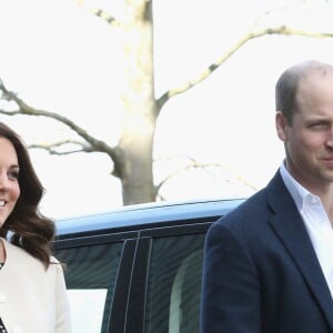 Kate Middleton e príncipe William participaram de um almoço em St. Luke's Community Center, em Londres