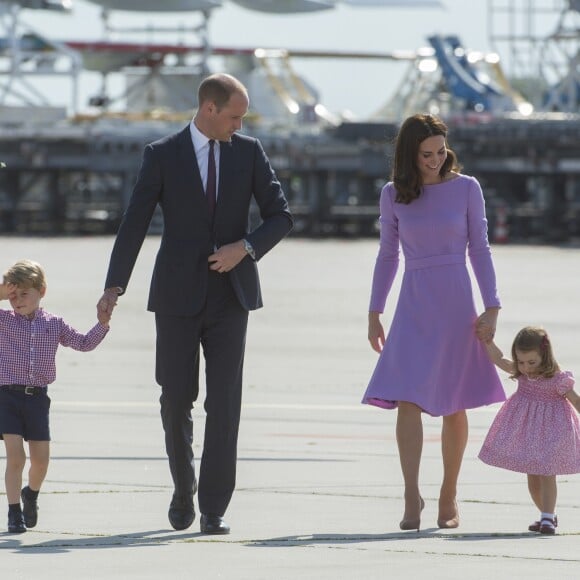 Filhos de Kate Middleton e príncipe William sempre esbanjam fofura em evento da família real britânica