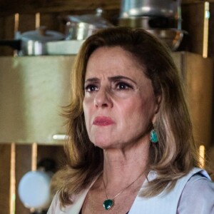 Marieta Severo sofre ao fazer cenas de mortes a tesouradas em novela: 'Pesadas'