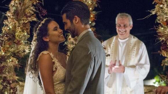 'O Outro Lado do Paraíso': Cleo e Xodó se casam na igreja. 'Nova etapa'