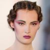 Maquiadora Milena Brambilla dá dicas de beleza ultra violet: 'Caso você queira usar o violet na boca e nos olhos, o legal é alternar os tons. Usar um tom mais claro nos olhos e escuro na boca ou vice e versa'