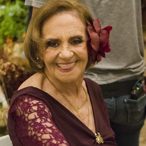 Em conversa com Mariano (Juliano Cazarré), Caetana (Laura Cardoso) diz que Sophia pode ter matado Laerte (Raphael Vianna), Vanessa (Fernanda Nizzato) e Rato (César Ferrario), no capítulo que vai ao ar terça-feira, dia 3 de abril de 2018, na novela 'O Outro Lado do Paraíso'