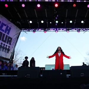 Demi Lovato cantou 'Skyscraper' na marcha realizada em Washington, nos Estados Unidos 
