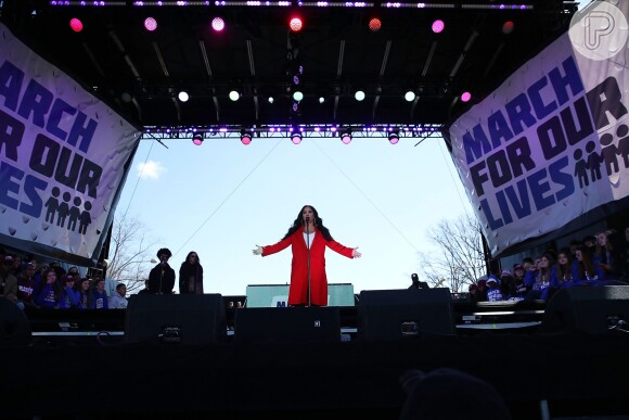 Demi Lovato cantou 'Skyscraper' na marcha realizada em Washington, nos Estados Unidos 