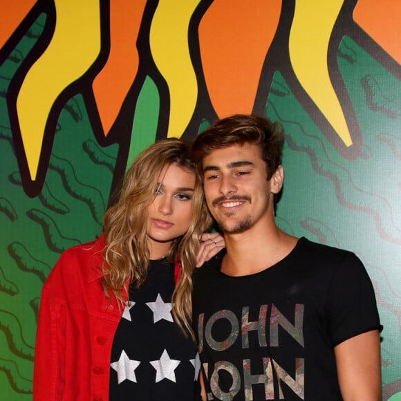 Sasha Meneghel e Bruno Montaleone ficaram apenas cinco minutos no Lolla Lounge