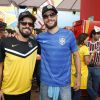 Paulinho Vilhena e Rodrigo Hilbert se encontram no camarote Brahma Deck