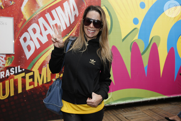 Danielle Winits chegou animada para assistir ao jogo Bélgica x Rússia no camarote Brahma Deck no Maracanã, na Zona Norte do Rio de Janeiro, no sábado, 22 de junho de 2014
