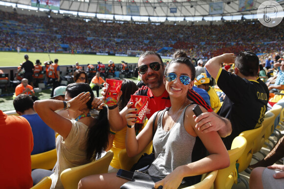 Marcelo Faria e Camila Lucíola assistiram ao jogo Bélgica x Rússia no camarote Brahma Deck no Maracanã, na Zona Norte do Rio de Janeiro, no sábado, 22 de junho de 2014