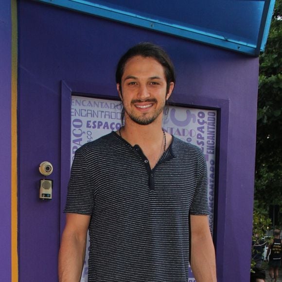 Romulo Estrela prestigia chá de bebê de Valentim, filho de Rafael Cardoso e Mariana Bridi, na Barra da Tijuca, no Rio de Janeiro, neste domingo, 25 de março de 2018