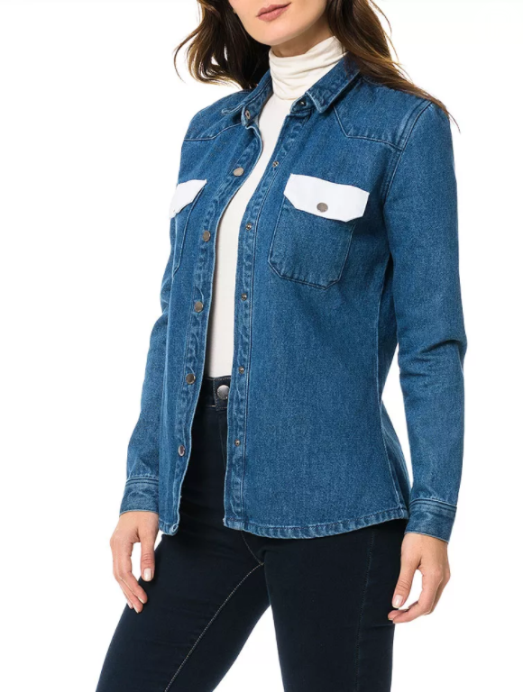 A jaqueta jeans da grife Calvin Klein virou a queridinha das famosas