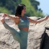 Isis Valverde é dona de um corpo sequinho, conquistado com ioga