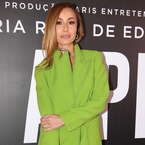 Sabrina Sato combinou o conjunto verde com estilosos sapatos Stella McCartney na pré-estreia do filme 'Nada a Perder', no Teatro Bradesco, em São Paulo, na noite desta terça-feira, 27 de março de 2018