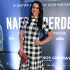 Graciele Lacerda, noiva de Zezé Di Camargo, optou pelo xadrez com vestido midi na pré-estreia do filme 'Nada a Perder', no Teatro Bradesco, em São Paulo, na noite desta terça-feira, 27 de março de 2018