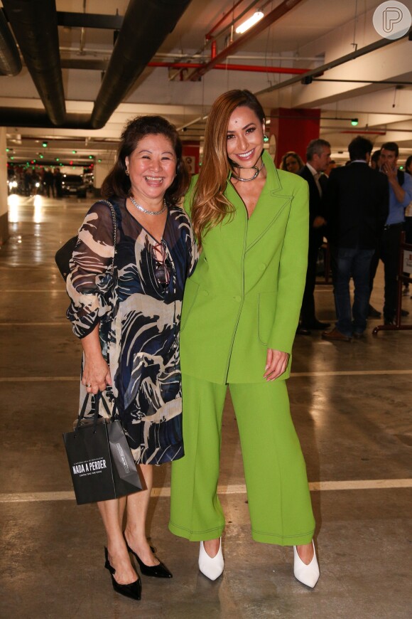 Sabrina Sato foi acompanhada da mãe, Kika Sato, para a pré-estreia do filme 'Nada a Perder', no Teatro Bradesco, em São Paulo, na noite desta terça-feira, 27 de março de 2018