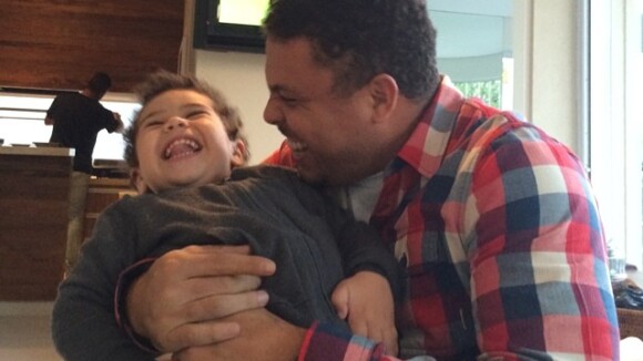 Ronaldo brinca com seu afilhado José Marcus, filho de Wanessa: 'Lindo e gostoso'