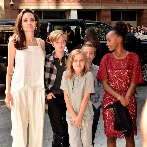 Angelina Jolie está namorando um corretor de imóveis, mas os filhos não aprovam o relacionamento, de acordo com o site Hollywood Life