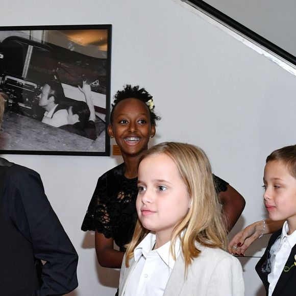 Filhos de Angelina Jolie tinham esperanças dela voltar com Brad Pitt. 'Os mais novos ainda tinham esperança de que os pais reconciliassem, mas isso acabou com o novo namoro da mãe'