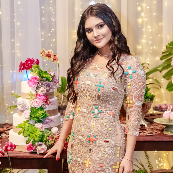 Mileide Mihaile vive em Fortaleza, mas comemorou aniversário no Rio