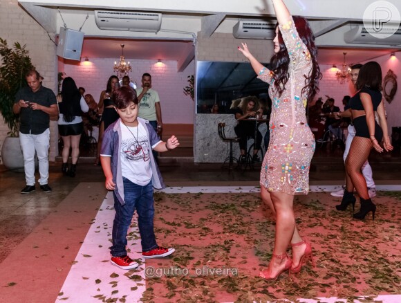 Yudhi, dançou com a mãe, Mileide Mihaile, em festa no Rio de Janeiro