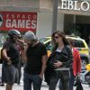 Alinne Moraes é flagrada com o filho, Pedro, e o marido, o cineasta Mauro Lima, nas ruas do Leblon, Zona Sul do Rio de Janeiro