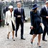 Kate Middleton tem aconselhado Meghan Markle sobre o estilo britânico: 'Ela forneceu a Meghan os nomes de alguns dos estilistas favoritos do Reino Unido em tudo, desde vestidos, casacos e o importantíssimo chapéu'