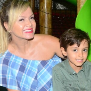 Eliana exaltou as qualidades do filho, Arthur, de 6 anos: 'Educado, generoso e charmosinho'