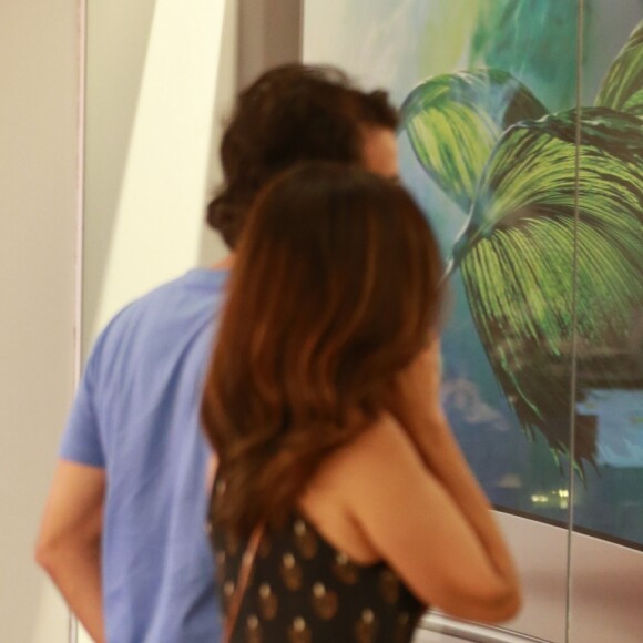 Fátima Bernardes fez passeio por shopping da Zona Sul do Rio com o namorado, o advogado Túlio Gadêlha