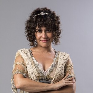 Julieta (Gabriela Duarte) culpa Susana (Alessandra Negrini) pelo filho estar de cama na novela 'Orgulho e Paixão'