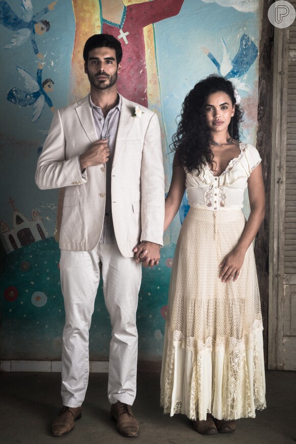 Cleo (Giovana Cordeiro) e Xodó (Anderson Tomazini) também vestiram branco no casamento