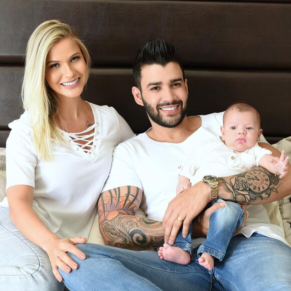 Gusttavo Lima e Andressa Suita já são pais de Gabriel, que completou 9 meses nesta quinta-feira, 29 de março de 2018
