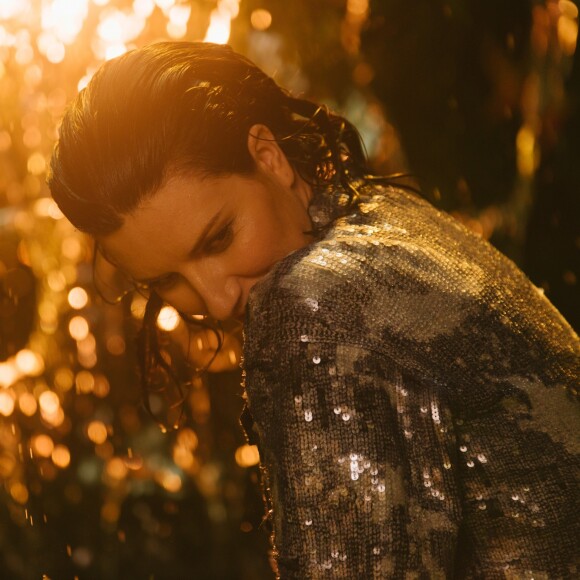 'Eu escrevi uma canção que não é muito meu estilo, é o estilo da Simone e da Simaria, porque eu adoro quando vejo os vídeos delas nos shows', contou Laura Pausini