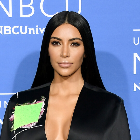 Kim Kardashian postou foto de beijo do filho, Saint West, na irmã caçula, Chicago: 'A ama muito'
