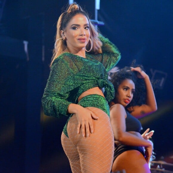 Anitta comemorou seus 25 anos com um festão em sua mansão