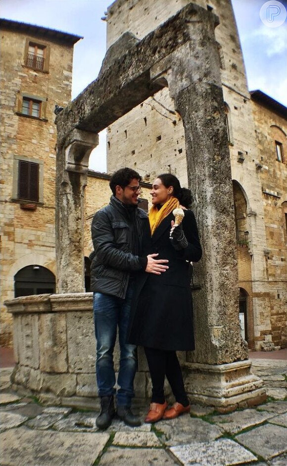 Débora Nascimento e José Loreto foram para a Itália no início da gravidez da atriz