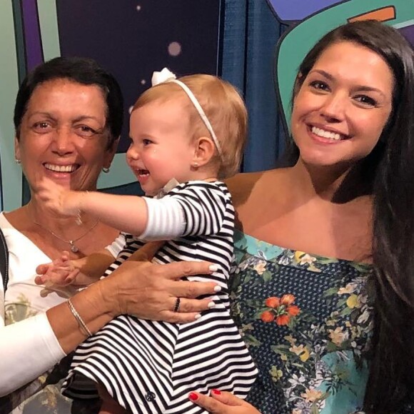 Thais Fersoza curtiu a Disney com os filhos, Melinda, de 2 anos, e Teodoro, de 8 meses